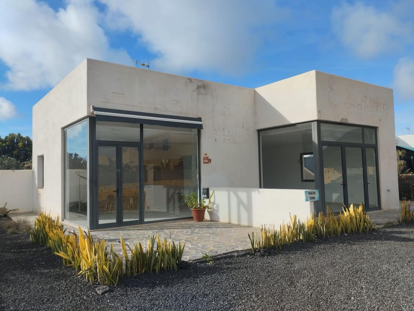 5 bedroom Villa for sale in Lajares - € 1,090,000 (Ref: 9819846)