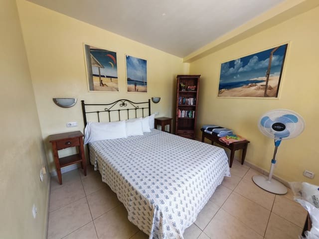 4 makuuhuone Huoneisto myytävänä paikassa Corralejo, La Oliva mukana uima-altaan 
autotalli - 285 000 € (Ref: 9877869)