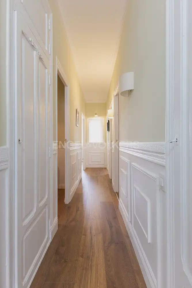 2 bedroom Flat for rent in Valencia city - € 2,000 (Ref: 10000618)