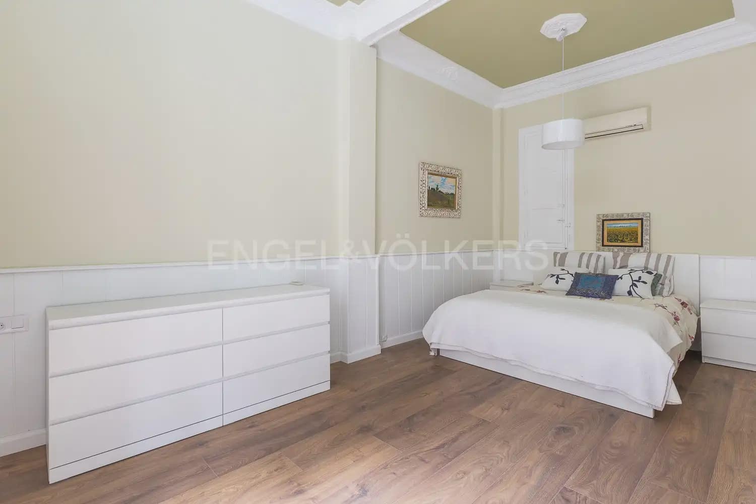2 bedroom Flat for rent in Valencia city - € 2,000 (Ref: 10000618)