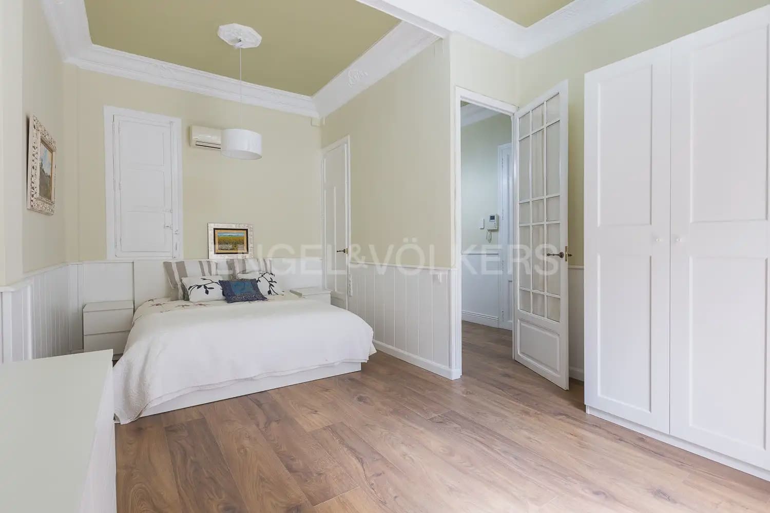 2 bedroom Flat for rent in Valencia city - € 2,000 (Ref: 10000618)