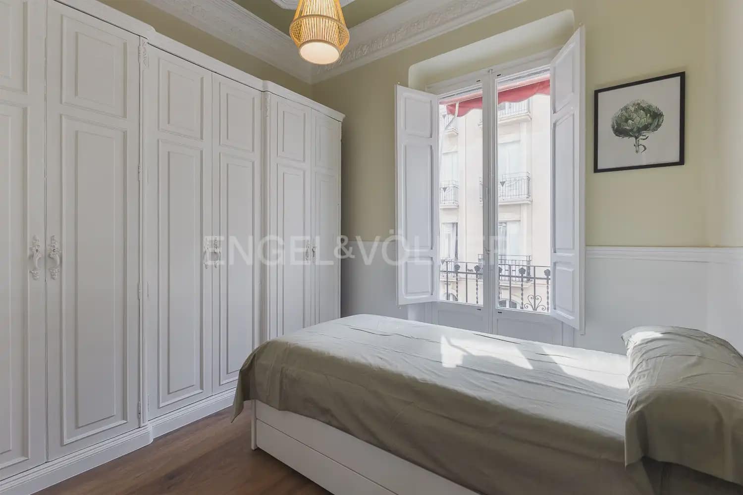 2 bedroom Flat for rent in Valencia city - € 2,000 (Ref: 10000618)