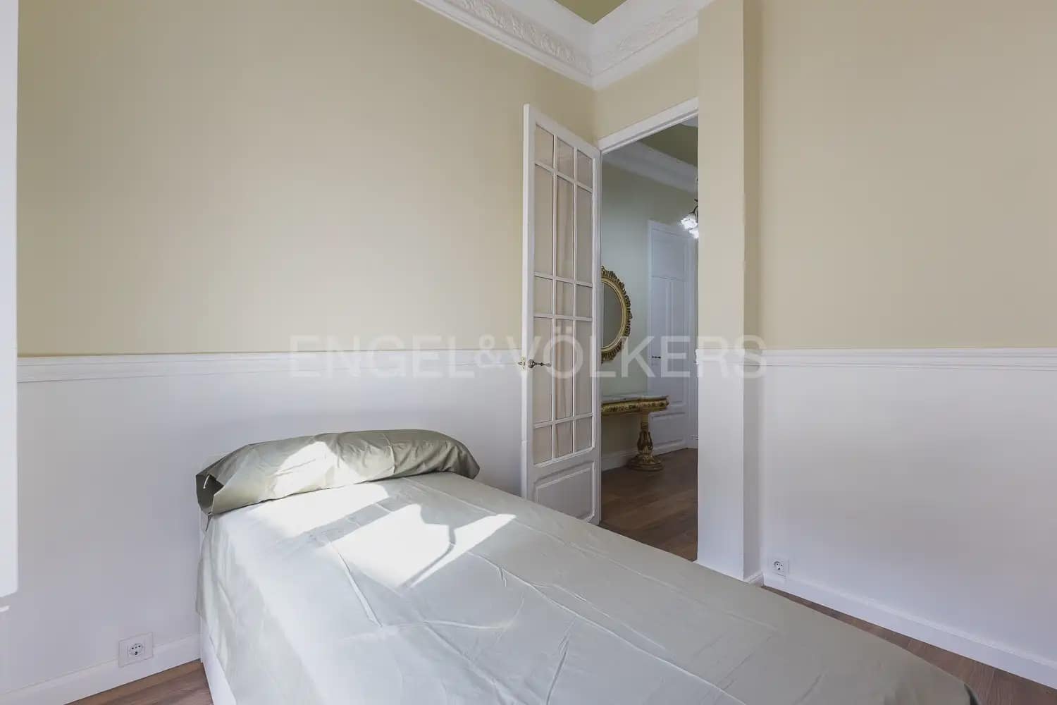 2 bedroom Flat for rent in Valencia city - € 2,000 (Ref: 10000618)