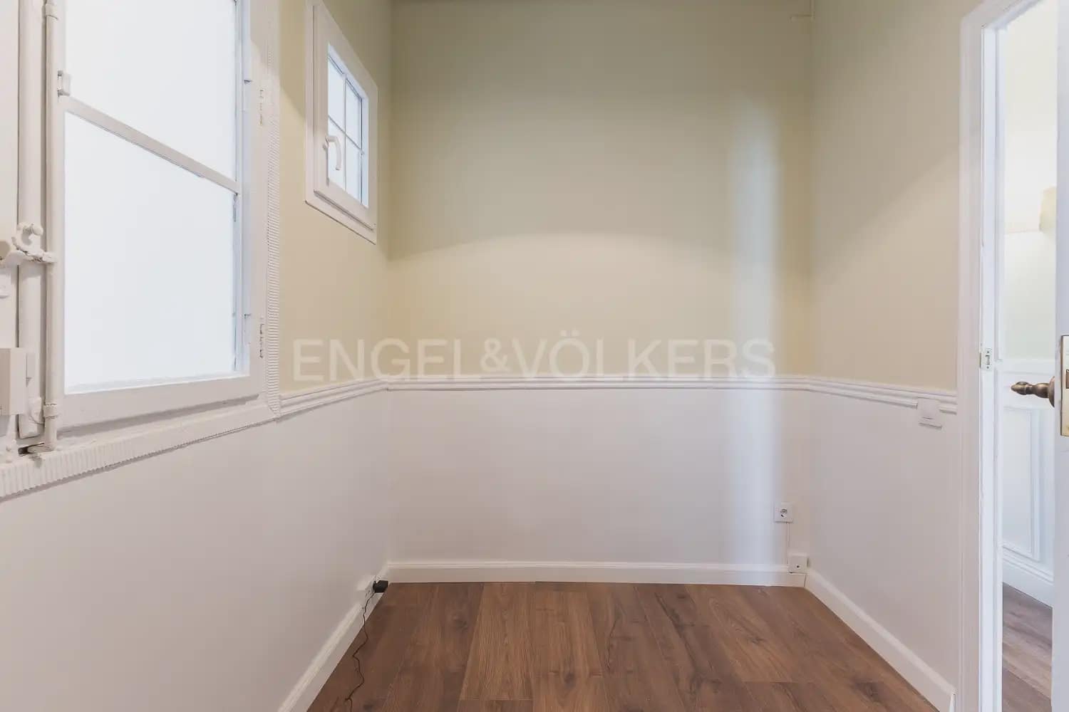 2 bedroom Flat for rent in Valencia city - € 2,000 (Ref: 10000618)
