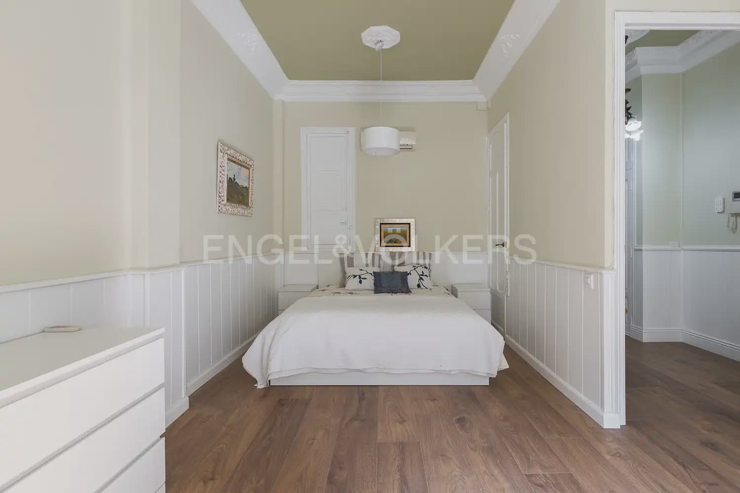 2 bedroom Flat for rent in Valencia city - € 2,000 (Ref: 10000618)
