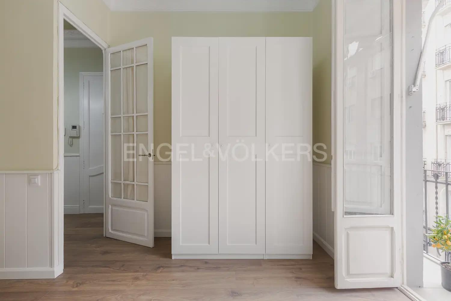 2 bedroom Flat for rent in Valencia city - € 2,000 (Ref: 10000618)