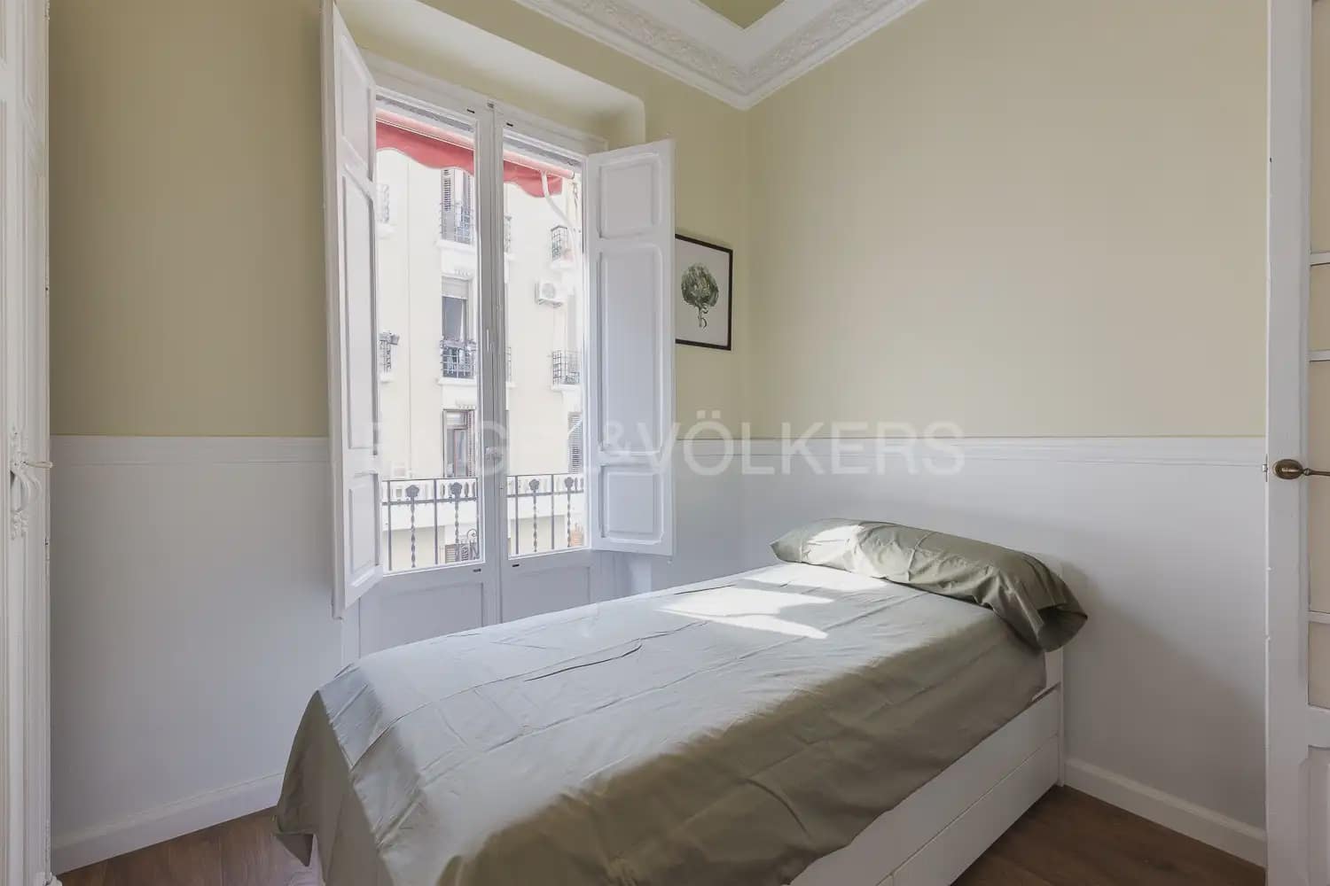 2 bedroom Flat for rent in Valencia city - € 2,000 (Ref: 10000618)