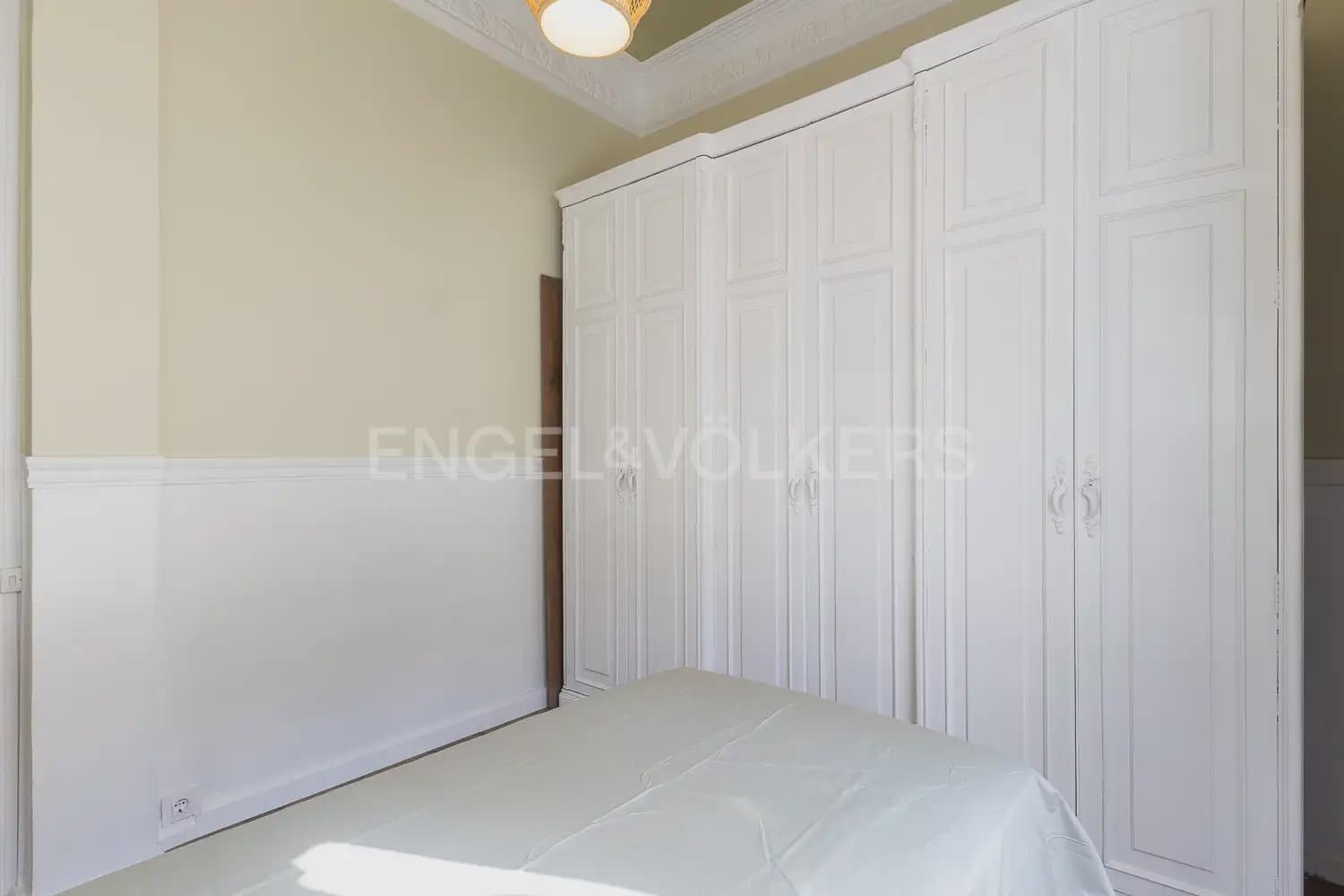 2 bedroom Flat for rent in Valencia city - € 2,000 (Ref: 10000618)
