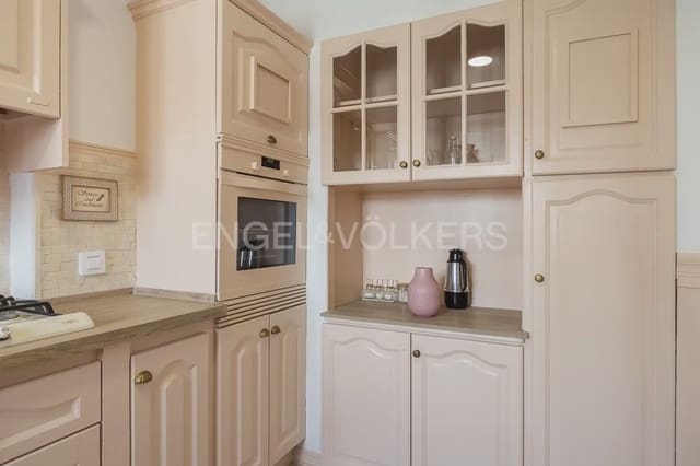 2 bedroom Flat for rent in Russafa, Valencia city - € 2,000 (Ref: 10000618)