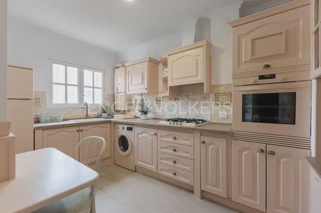 2 bedroom Flat for rent in Russafa, Valencia city - € 2,000 (Ref: 10000618)