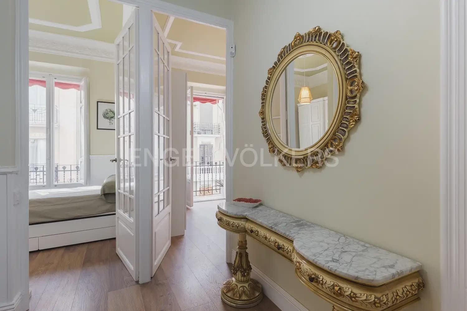 2 bedroom Flat for rent in Valencia city - € 2,000 (Ref: 10000618)