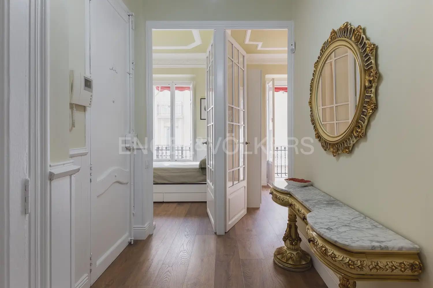 2 bedroom Flat for rent in Valencia city - € 2,000 (Ref: 10000618)