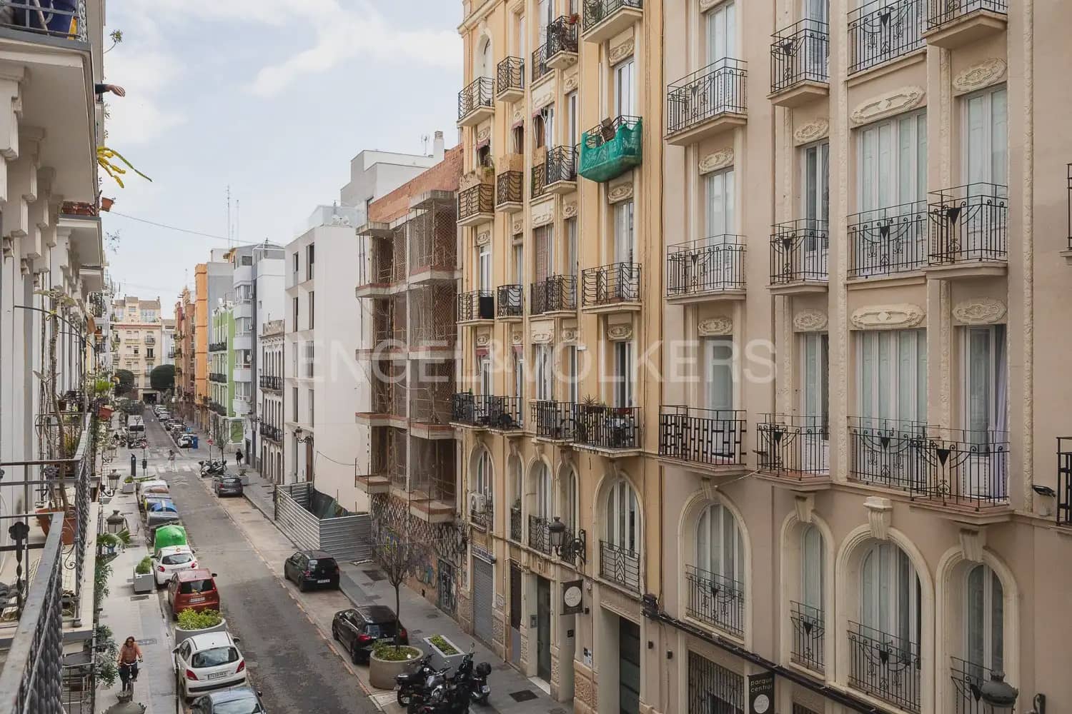 2 bedroom Flat for rent in Valencia city - € 2,000 (Ref: 10000618)