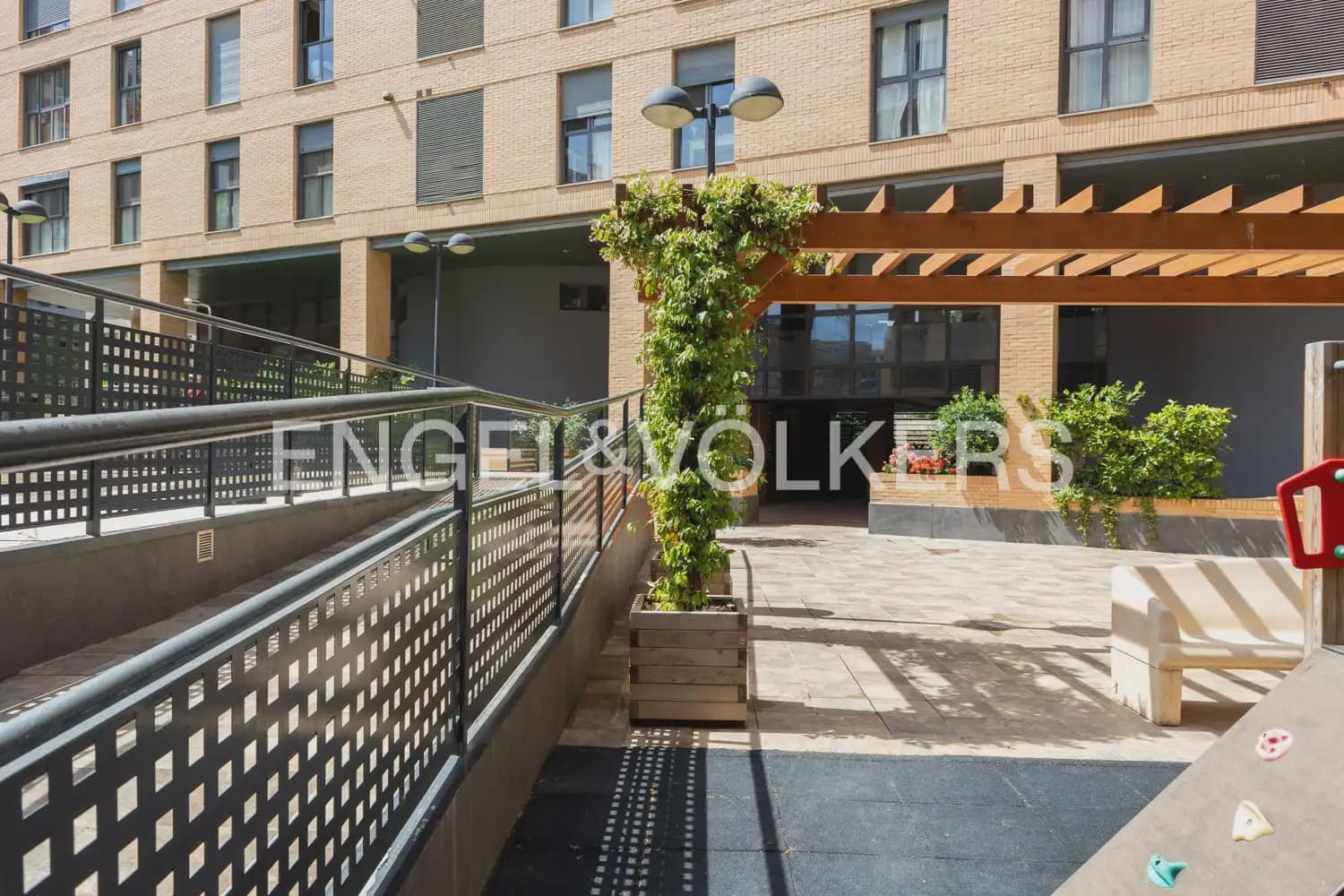 3 Zimmer Wohnung zu vermieten in Valencia Stadt mit Pool Garage - 2.000 € (Ref: 10000620)