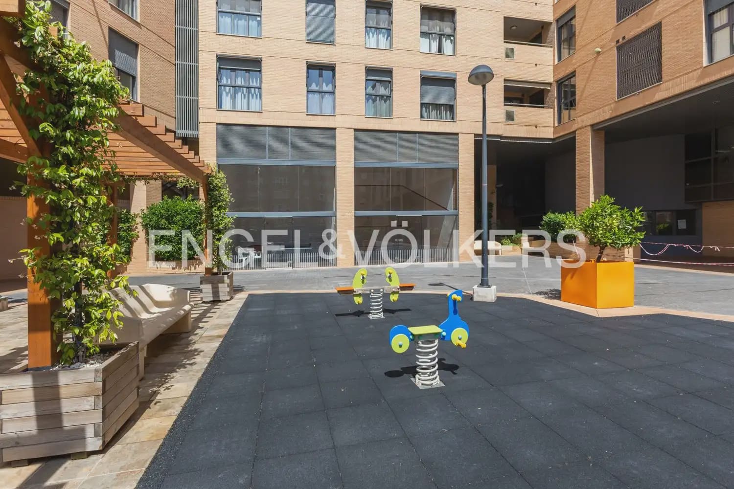 3 Zimmer Wohnung zu vermieten in Valencia Stadt mit Pool Garage - 2.000 € (Ref: 10000620)
