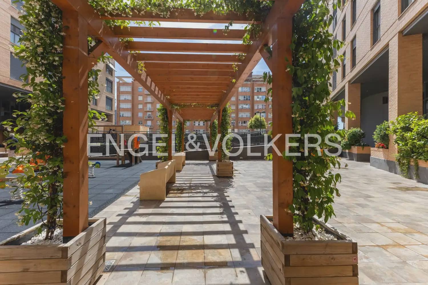3 Zimmer Wohnung zu vermieten in Valencia Stadt mit Pool Garage - 2.000 € (Ref: 10000620)