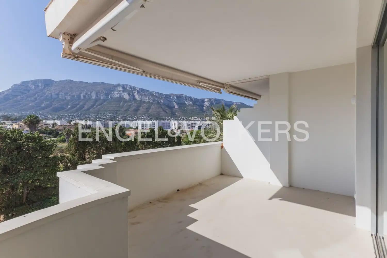 2 bedroom Flat for rent in Denia with pool - € 1,550 (Ref: 10000621)