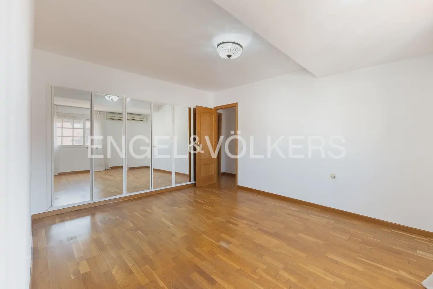 Ático de 4 habitaciones en València ciudad en venta con garaje - 580.000 € (Ref: 10000622)