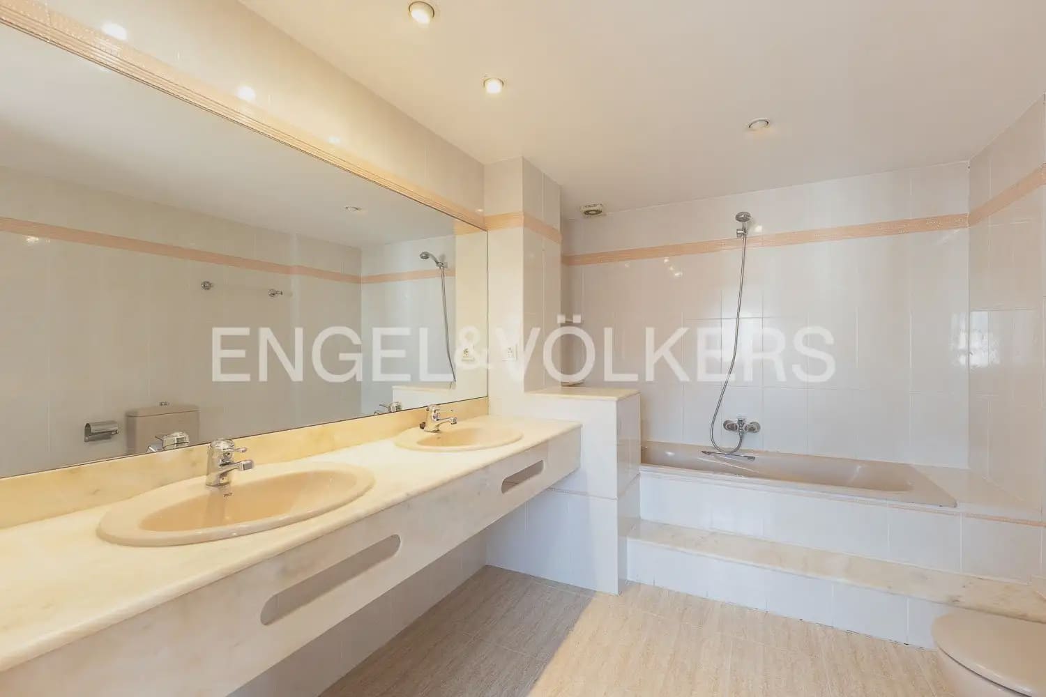 Ático de 4 habitaciones en València ciudad en venta con garaje - 580.000 € (Ref: 10000622)