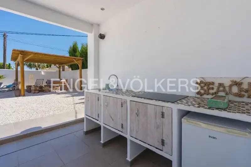 6 bedroom Villa for sale in Javea / Xabia - € 1,250,000 (Ref: 10000624)