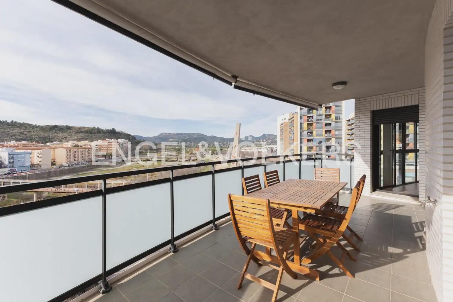 4 slaapkamer Flat te huur in Sagunto / Sagunt met zwembad garage - € 2.000 (Ref: 10001225)