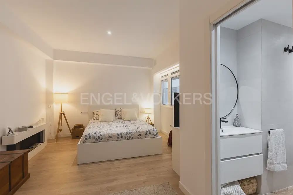 Piso de 2 habitaciones en València ciudad en alquiler - 2.500 € (Ref: 10004687)
