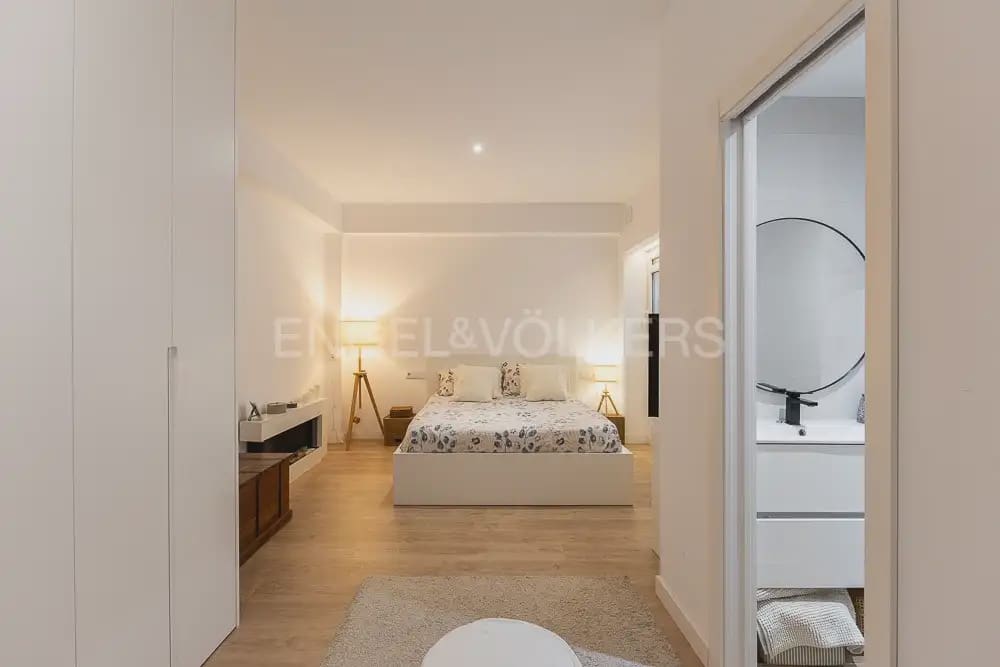 Piso de 2 habitaciones en València ciudad en alquiler - 2.500 € (Ref: 10004687)