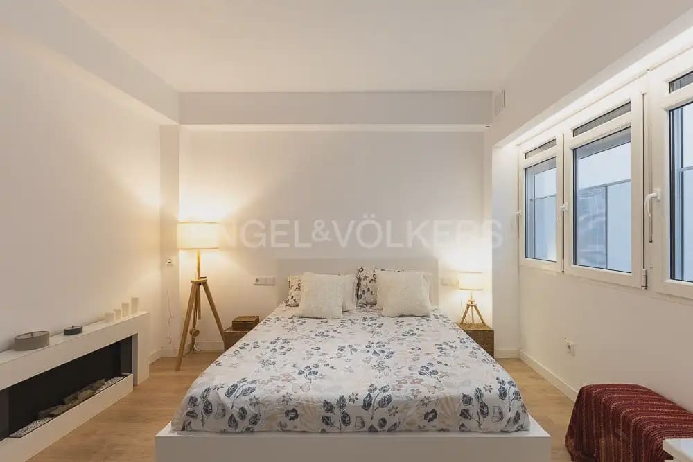 Piso de 2 habitaciones en València ciudad en alquiler - 2.500 € (Ref: 10004687)