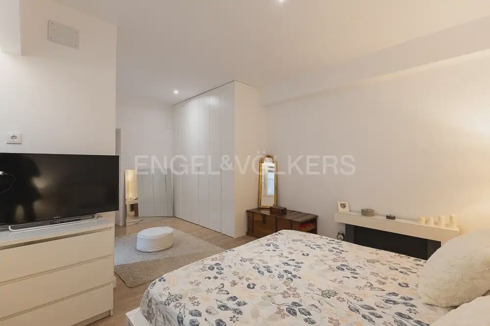 Piso de 2 habitaciones en València ciudad en alquiler - 2.500 € (Ref: 10004687)