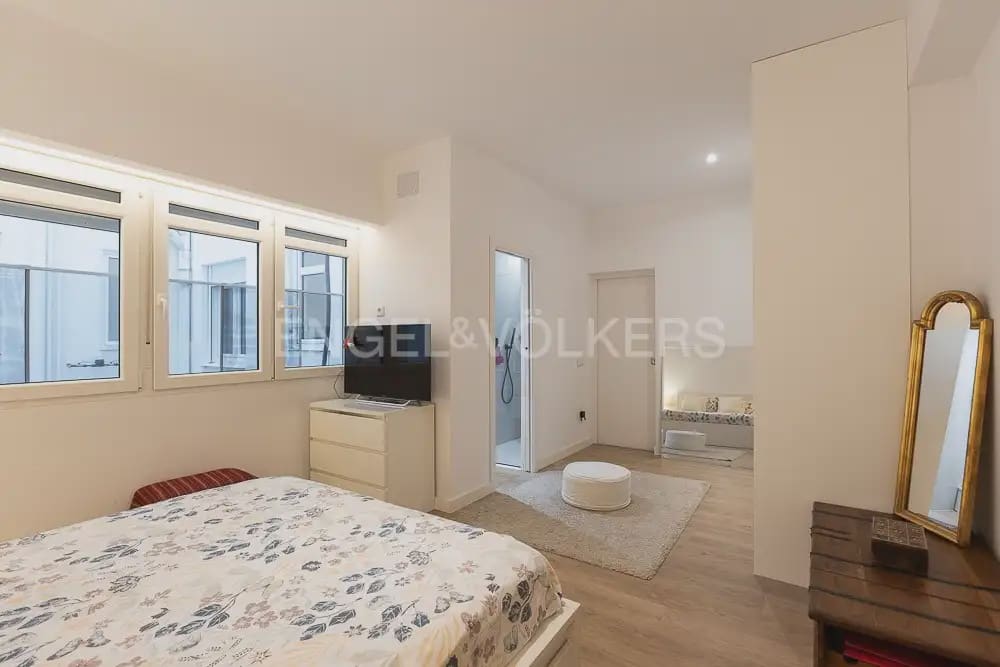Piso de 2 habitaciones en València ciudad en alquiler - 2.500 € (Ref: 10004687)