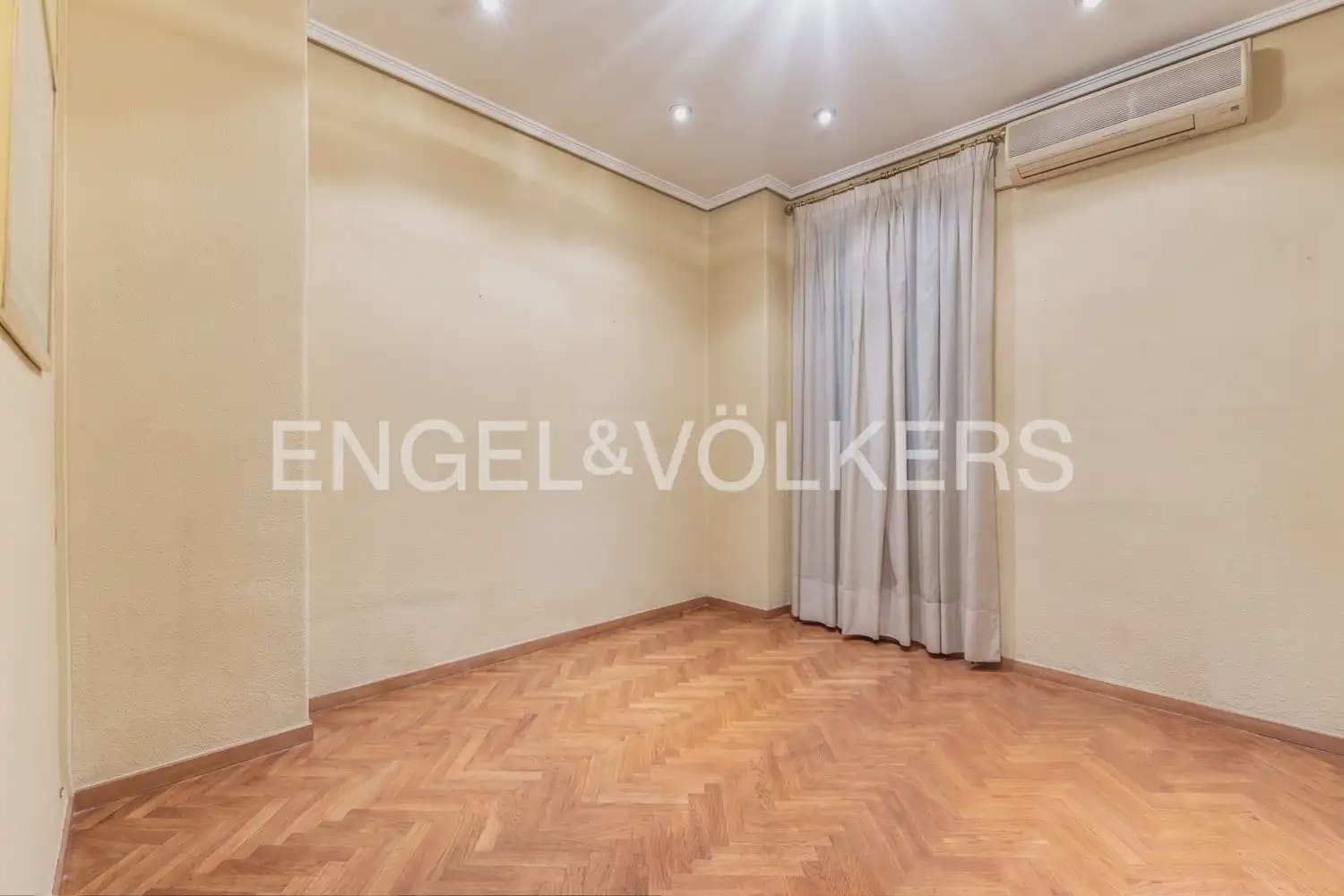 4 Zimmer Wohnung zu verkaufen in Valencia Stadt - 835.000 € (Ref: 10004688)