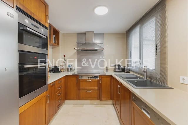 4 chambre Penthouse à vendre à Mislata avec garage - 750 000 € (Ref: 10004842)