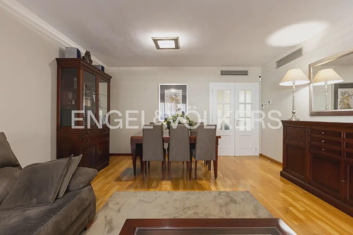 Appartement de 4 chambres à louer à Valence ville avec garage - 3 000 € (Ref: 10007491)