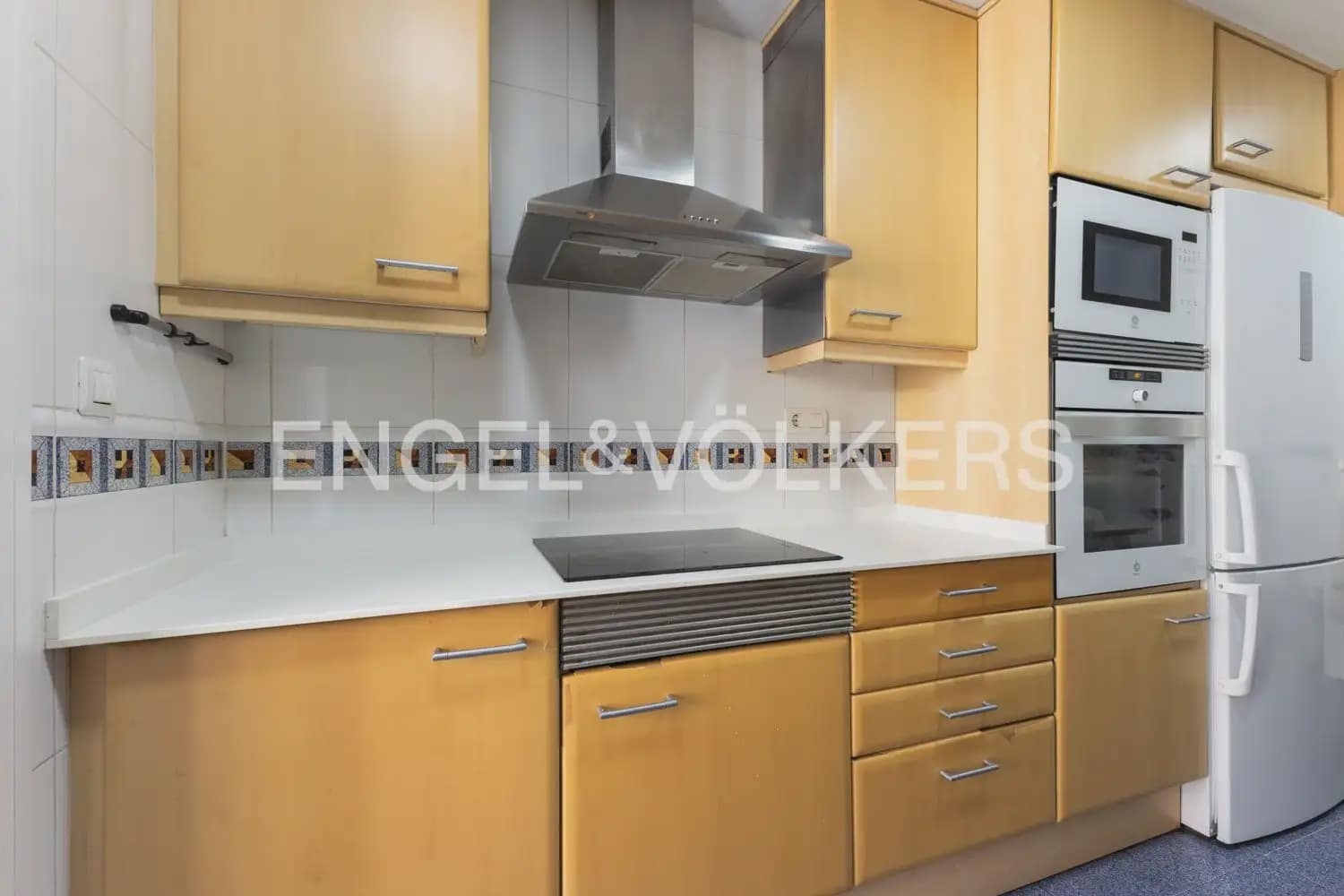 Appartement de 4 chambres à louer à Valence ville avec garage - 3 000 € (Ref: 10007491)