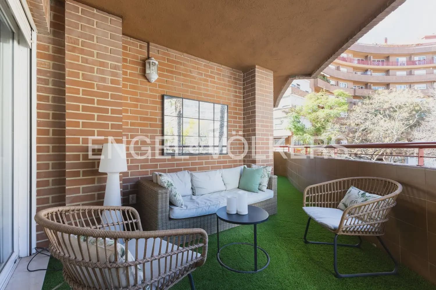 Appartement de 4 chambres à louer à Valence ville avec garage - 3 000 € (Ref: 10007491)
