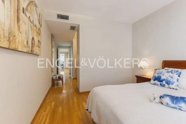 Appartement de 4 chambres à louer à Mestalla, Valence ville avec garage - 3 000 € (Ref: 10007491)