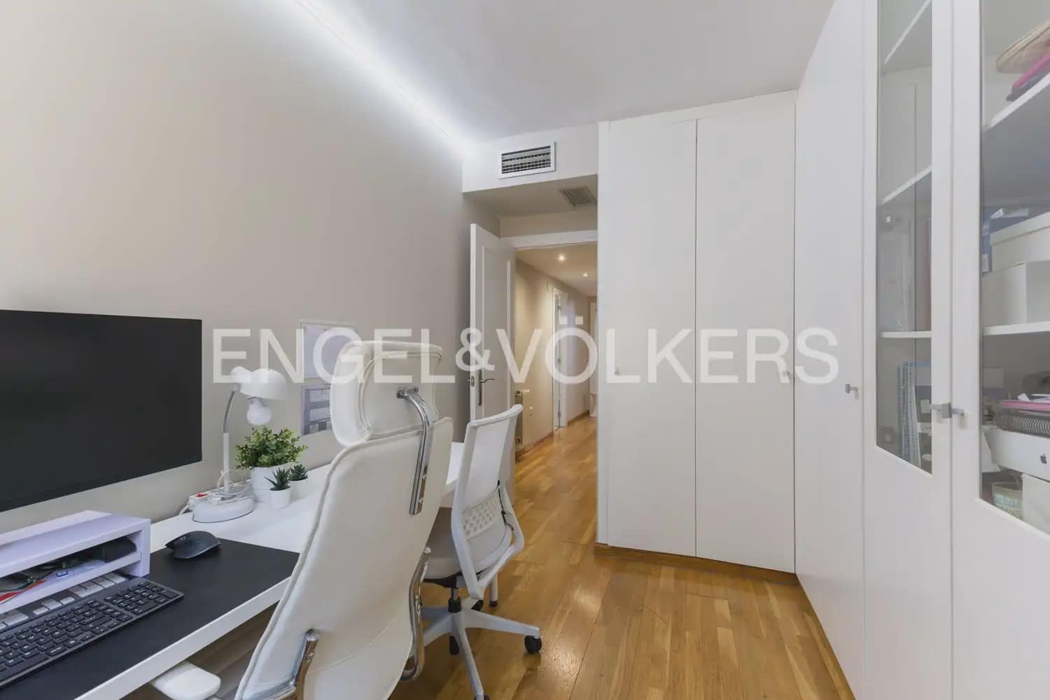 Appartement de 4 chambres à louer à Valence ville avec garage - 3 000 € (Ref: 10007491)