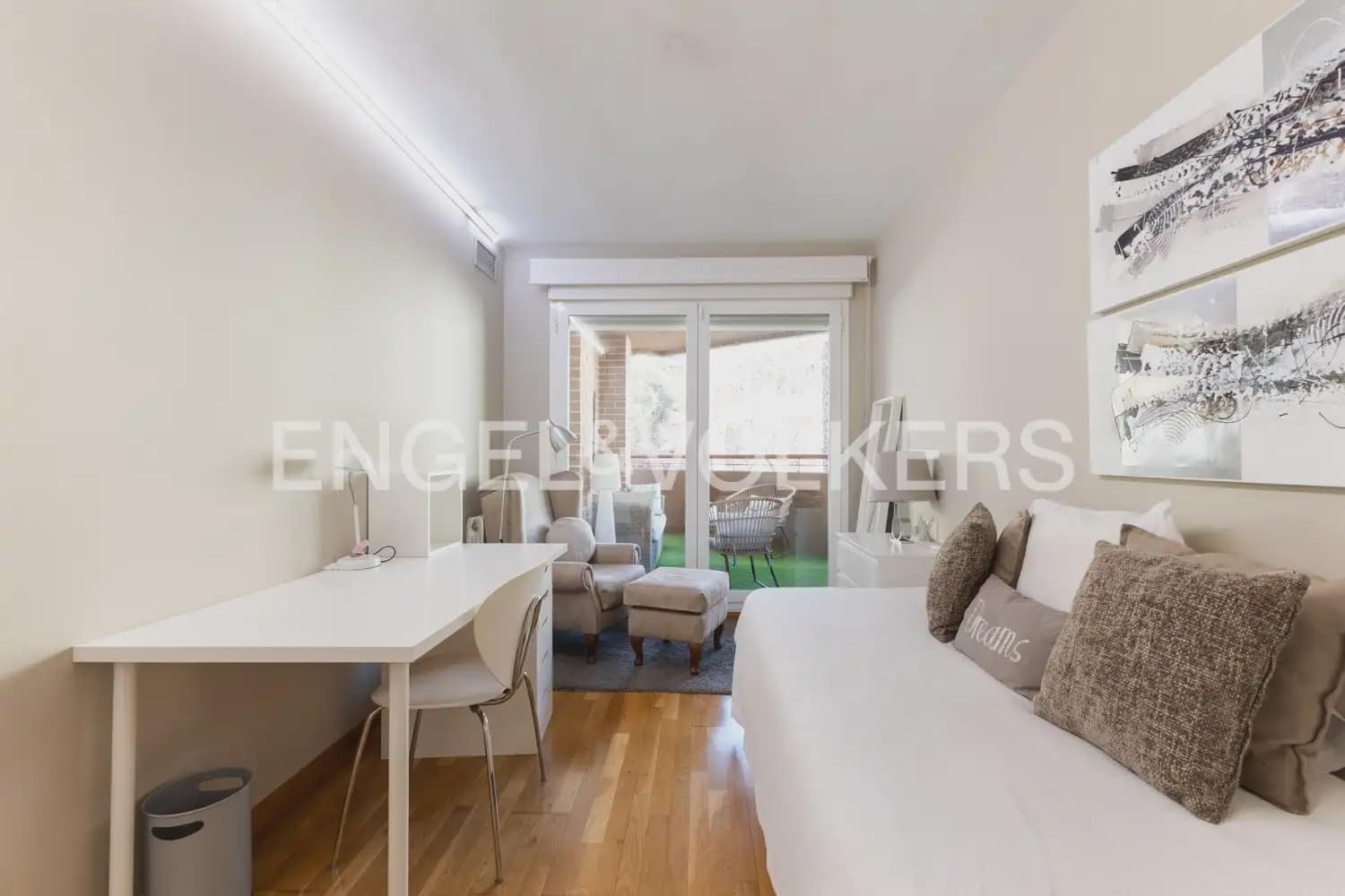 Appartement de 4 chambres à louer à Valence ville avec garage - 3 000 € (Ref: 10007491)