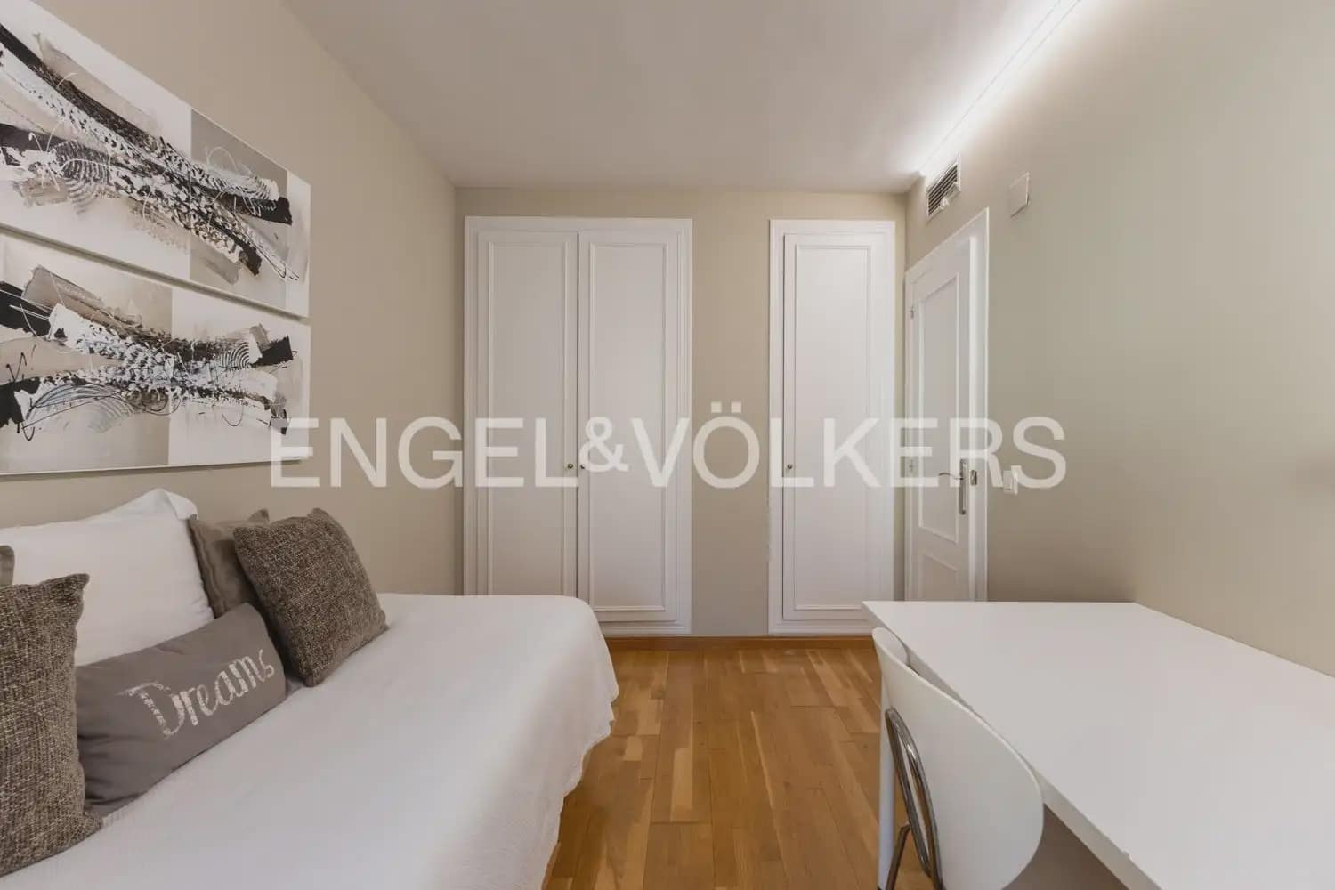 Appartement de 4 chambres à louer à Valence ville avec garage - 3 000 € (Ref: 10007491)