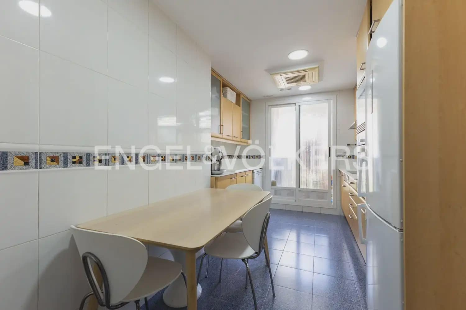 Appartement de 4 chambres à louer à Valence ville avec garage - 3 000 € (Ref: 10007491)