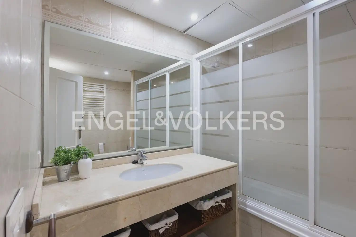 Appartement de 4 chambres à louer à Valence ville avec garage - 3 000 € (Ref: 10007491)