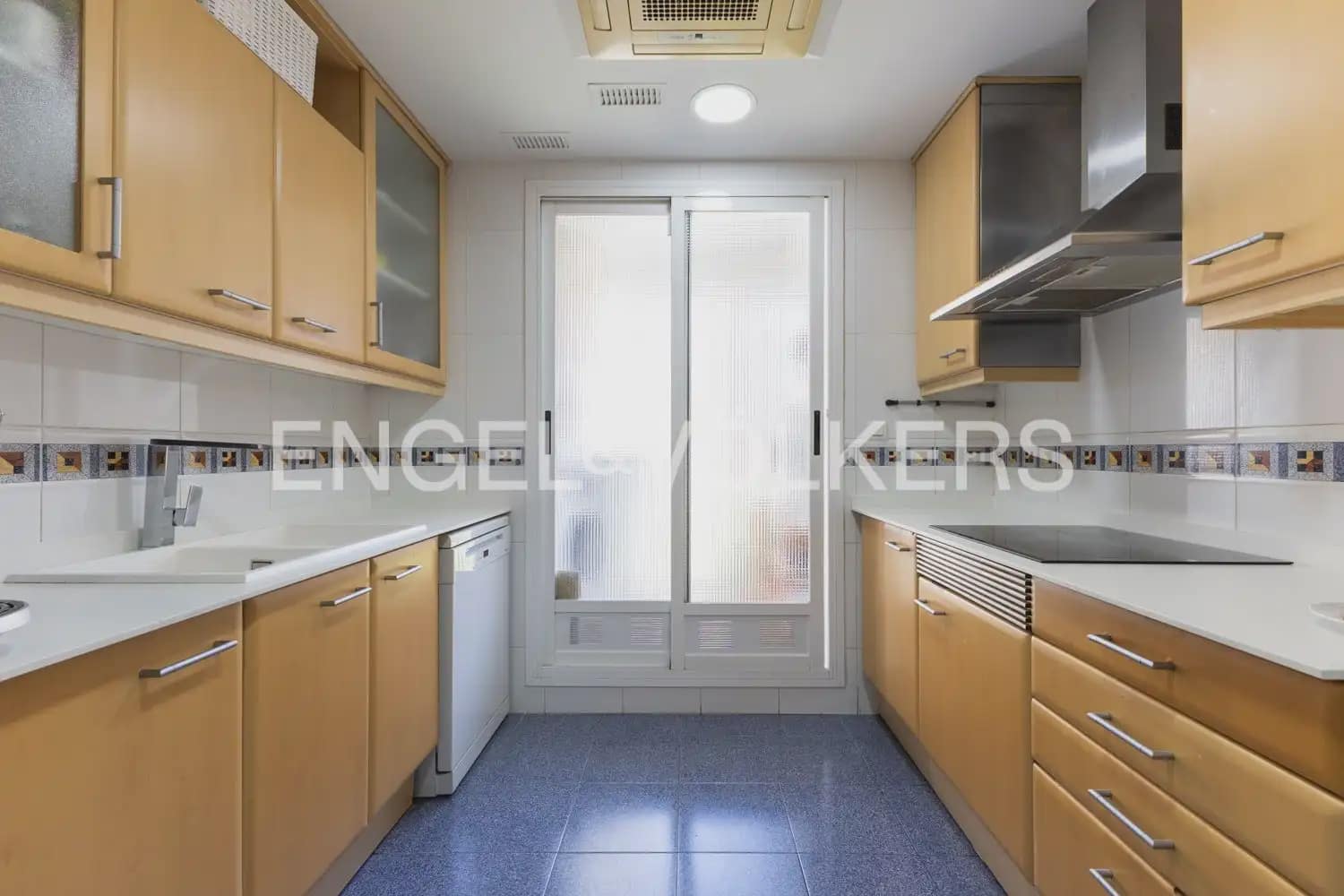 Appartement de 4 chambres à louer à Valence ville avec garage - 3 000 € (Ref: 10007491)