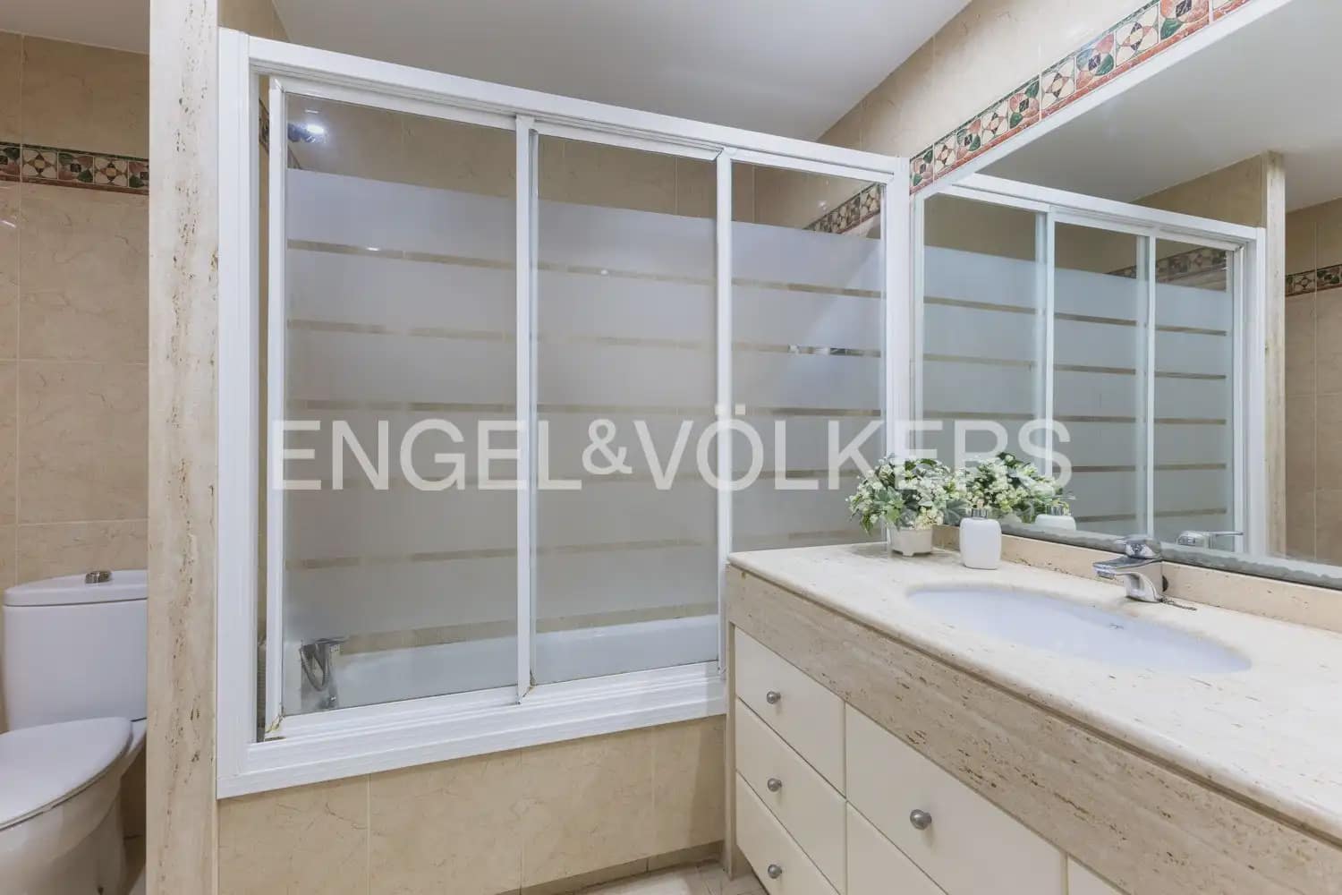 Appartement de 4 chambres à louer à Valence ville avec garage - 3 000 € (Ref: 10007491)