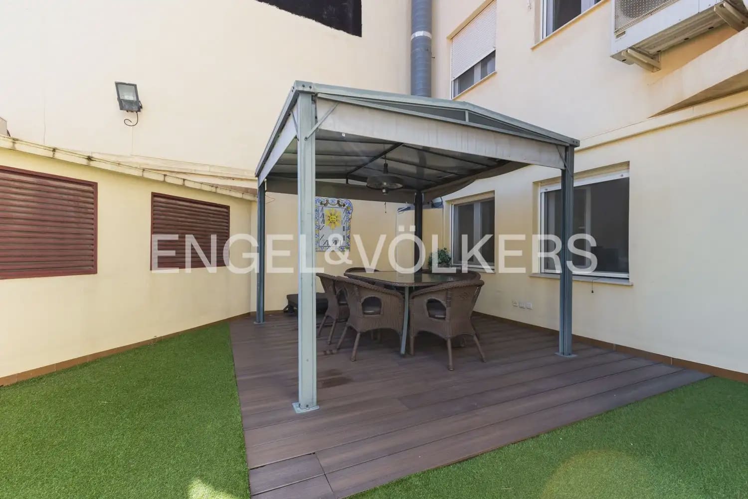 Appartement de 4 chambres à louer à Valence ville avec garage - 3 000 € (Ref: 10007491)