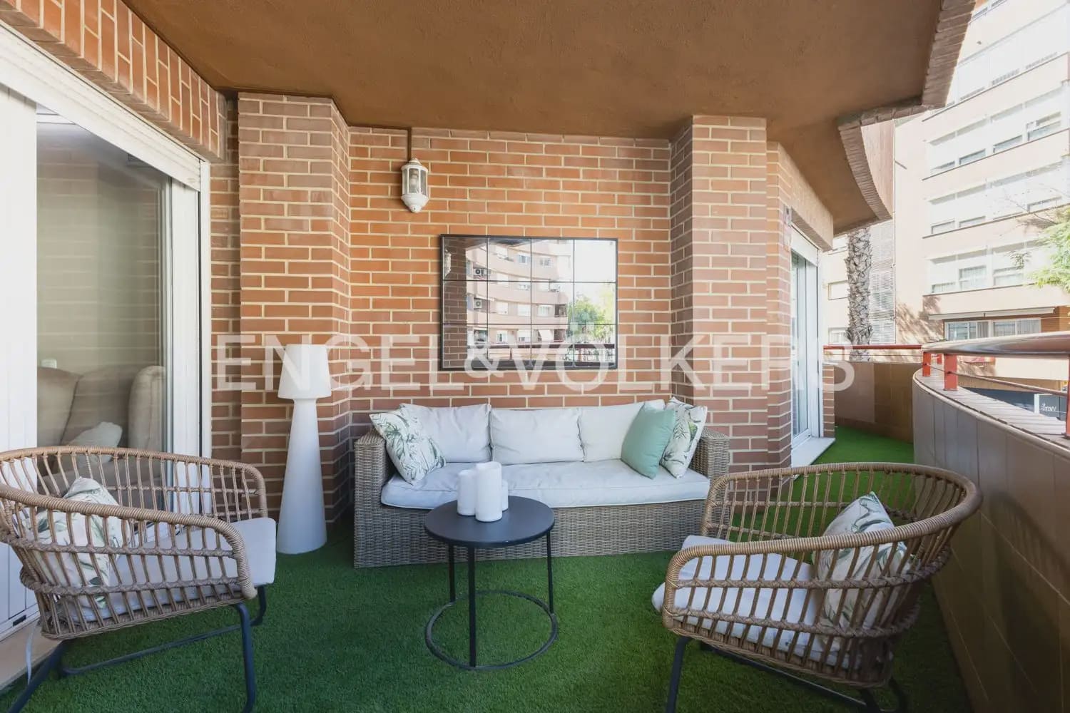 Appartement de 4 chambres à louer à Valence ville avec garage - 3 000 € (Ref: 10007491)