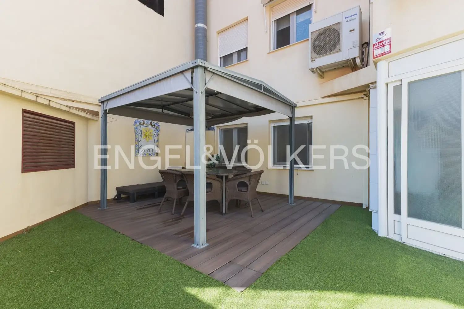 Appartement de 4 chambres à louer à Valence ville avec garage - 3 000 € (Ref: 10007491)