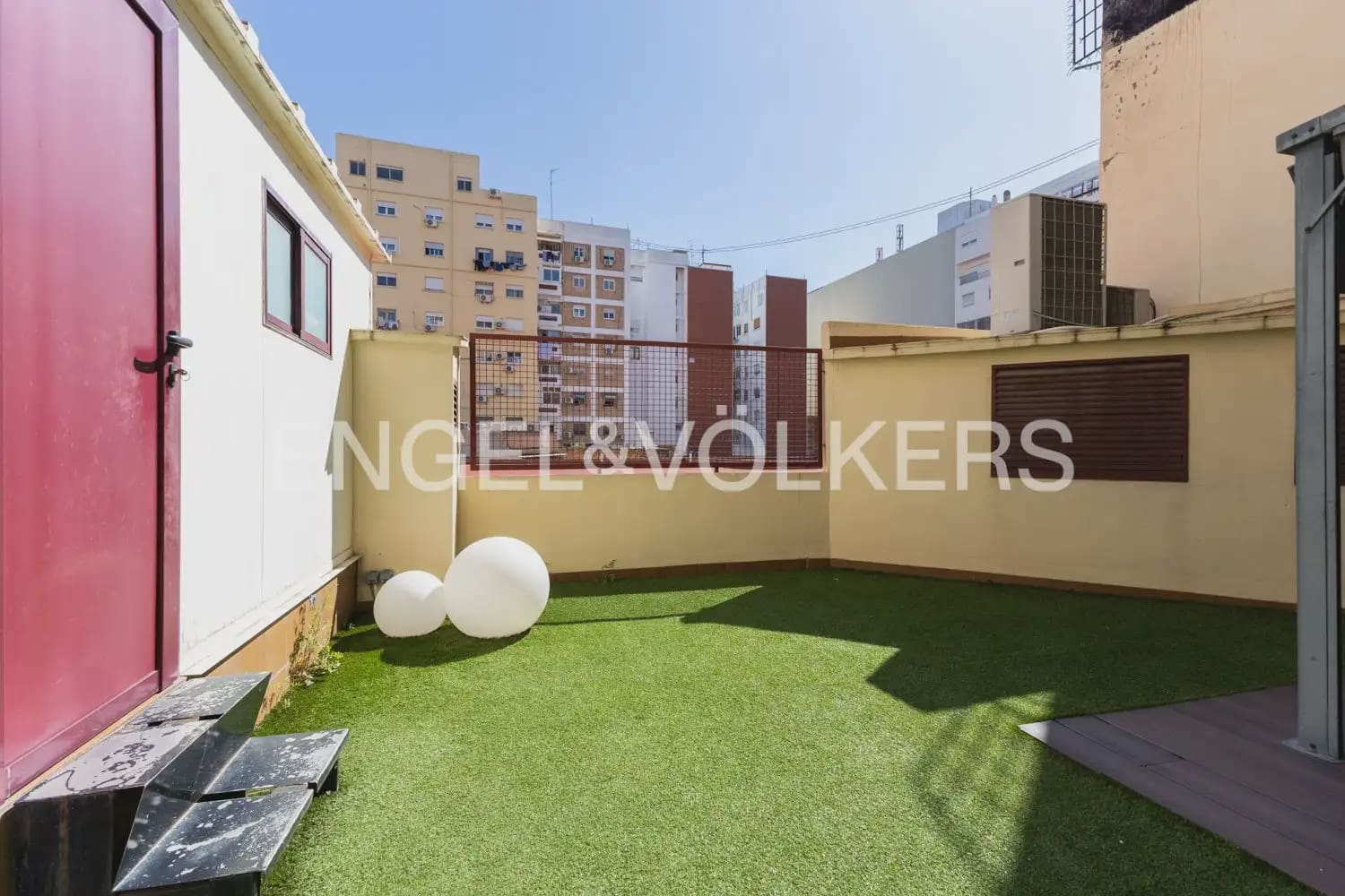 Appartement de 4 chambres à louer à Valence ville avec garage - 3 000 € (Ref: 10007491)