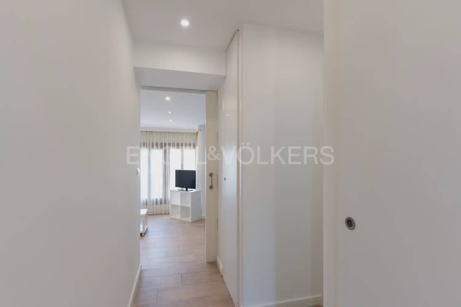 1 slaapkamer Appartement te huur in Valencia stad met zwembad - € 1.200 (Ref: 10007601)