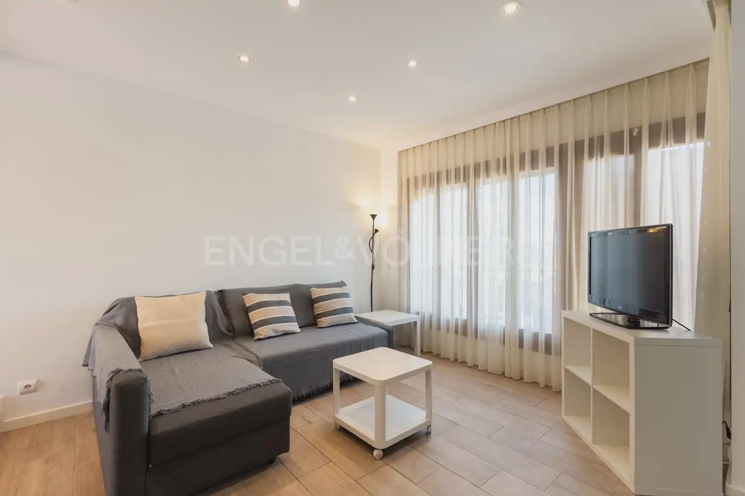1 slaapkamer Appartement te huur in Valencia stad met zwembad - € 1.200 (Ref: 10007601)