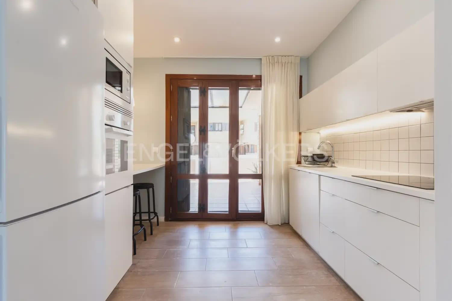 1 slaapkamer Appartement te huur in Valencia stad met zwembad - € 1.200 (Ref: 10007601)